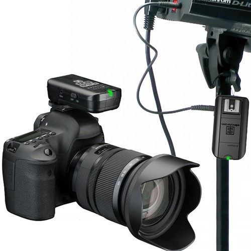 Cables for connecting to studio flash included